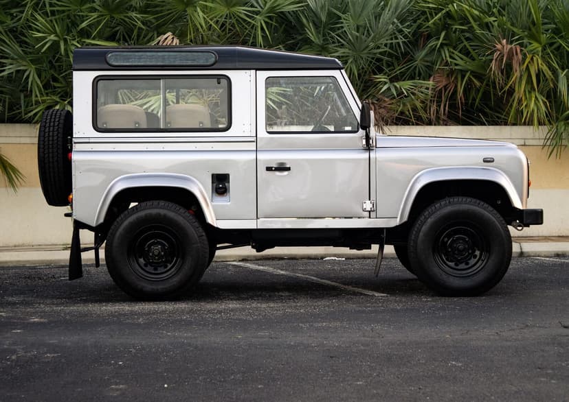 Land Rover Defender 90 Station Wagon