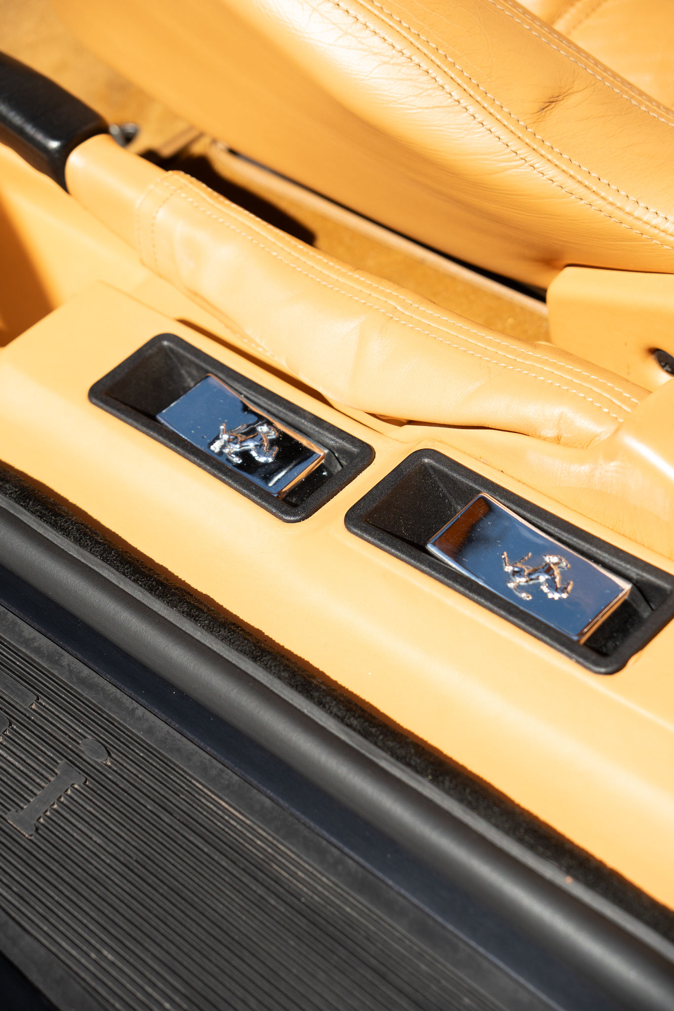 1994 Ferrari 512 TR Interior 63