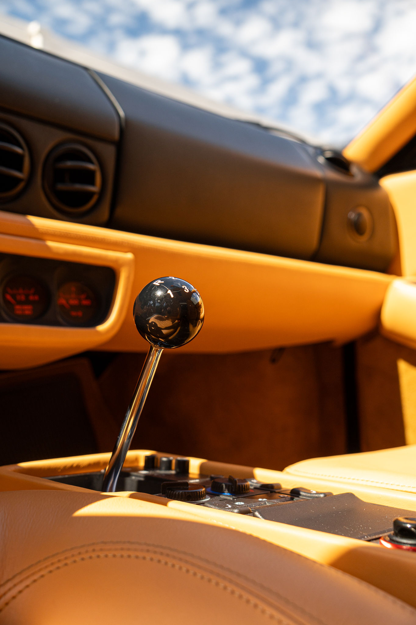 1994 Ferrari 512 TR Interior 69