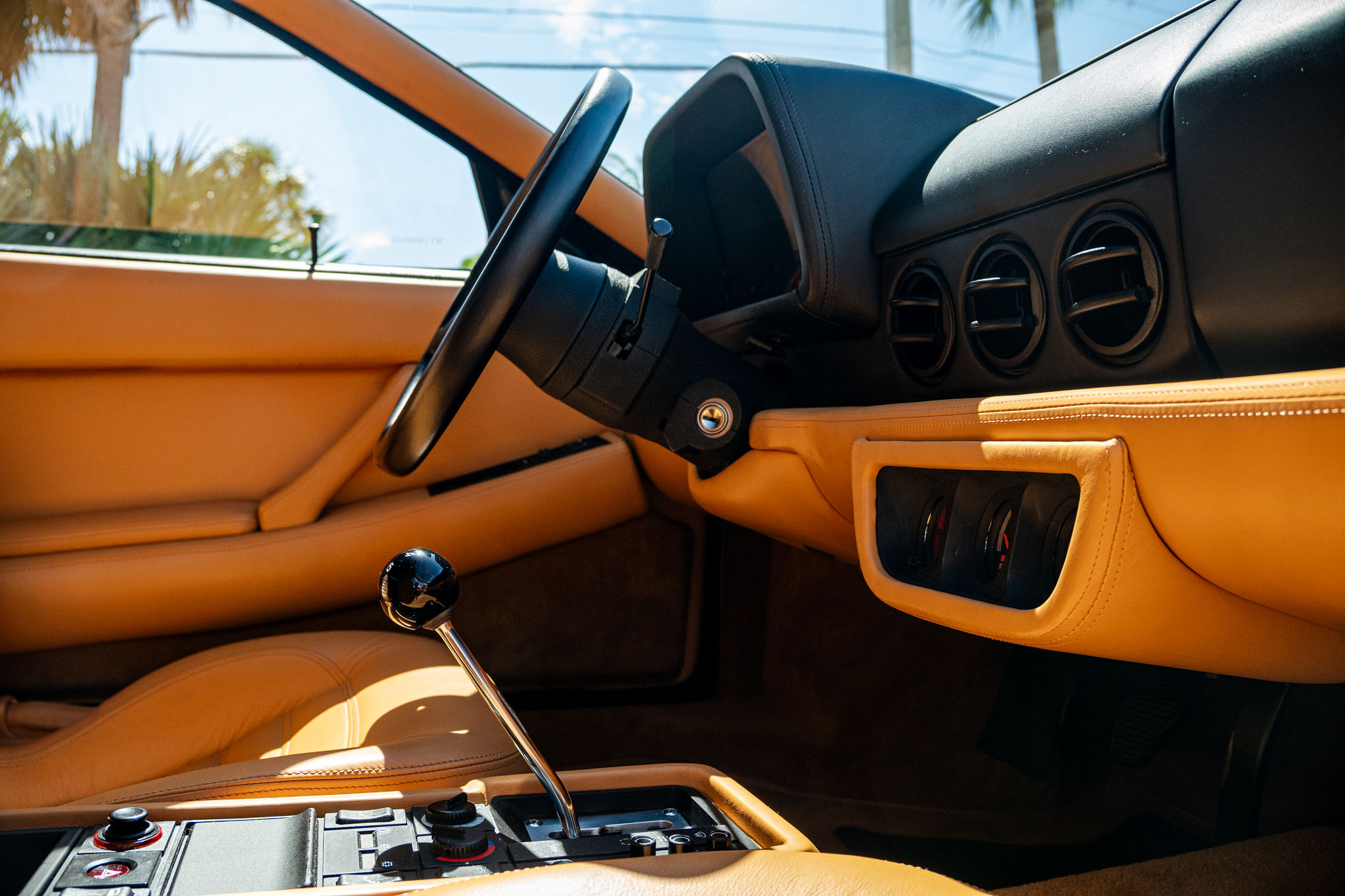 1994 Ferrari 512 TR Interior 80