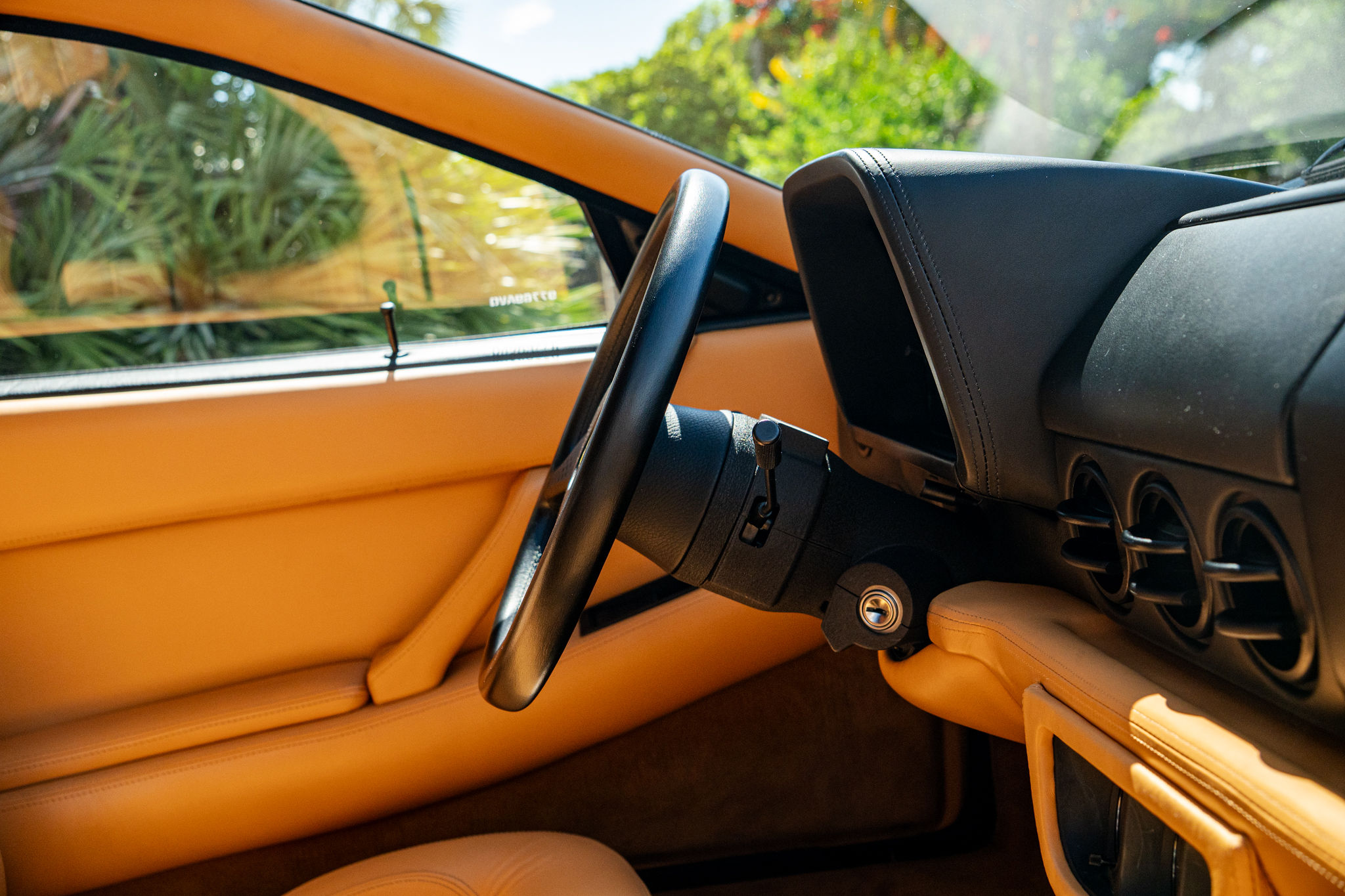 1994 Ferrari 512 TR Interior 81