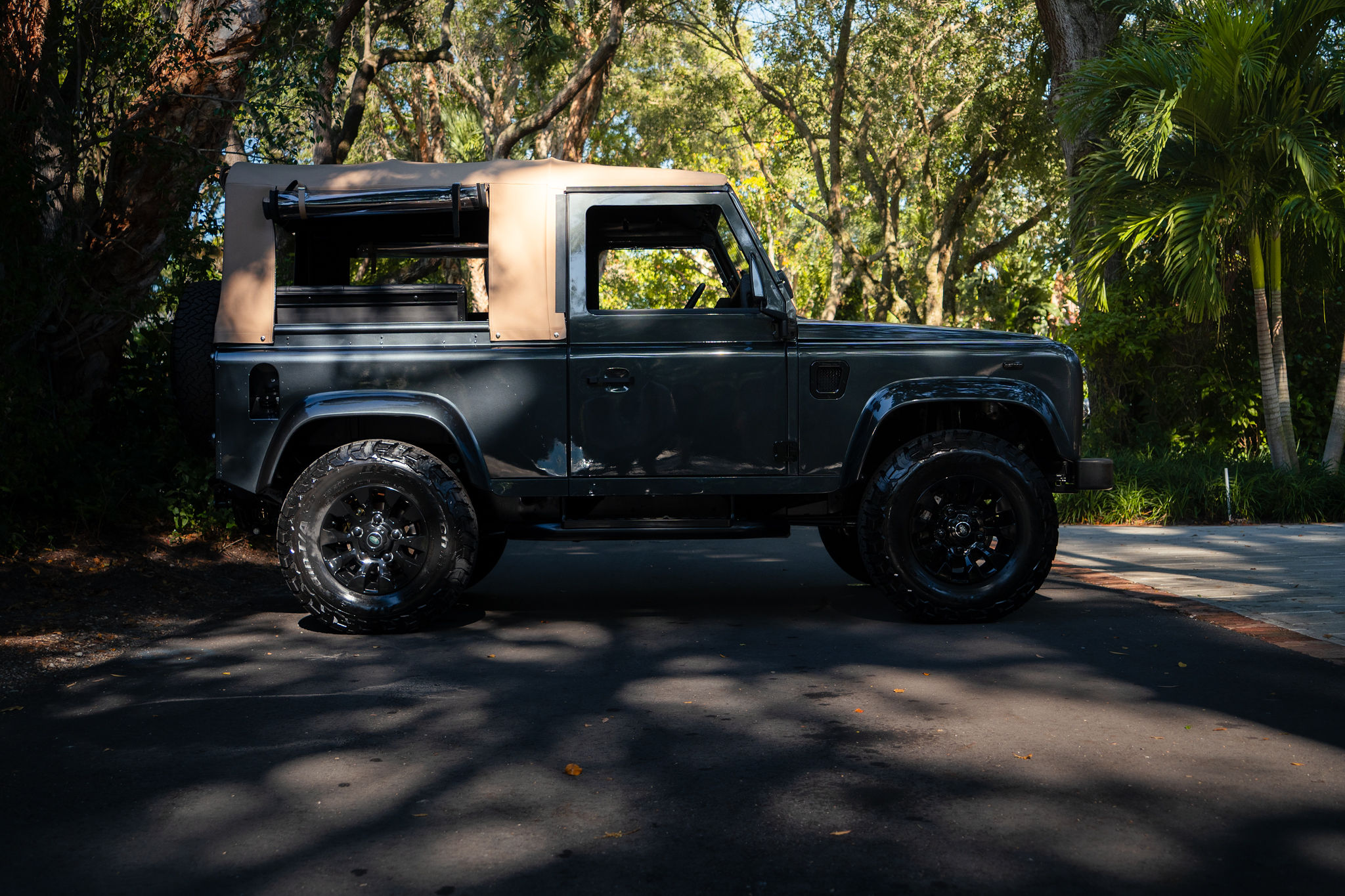 1998 Land Rover Defender 90 City Black Edition Exterior 40