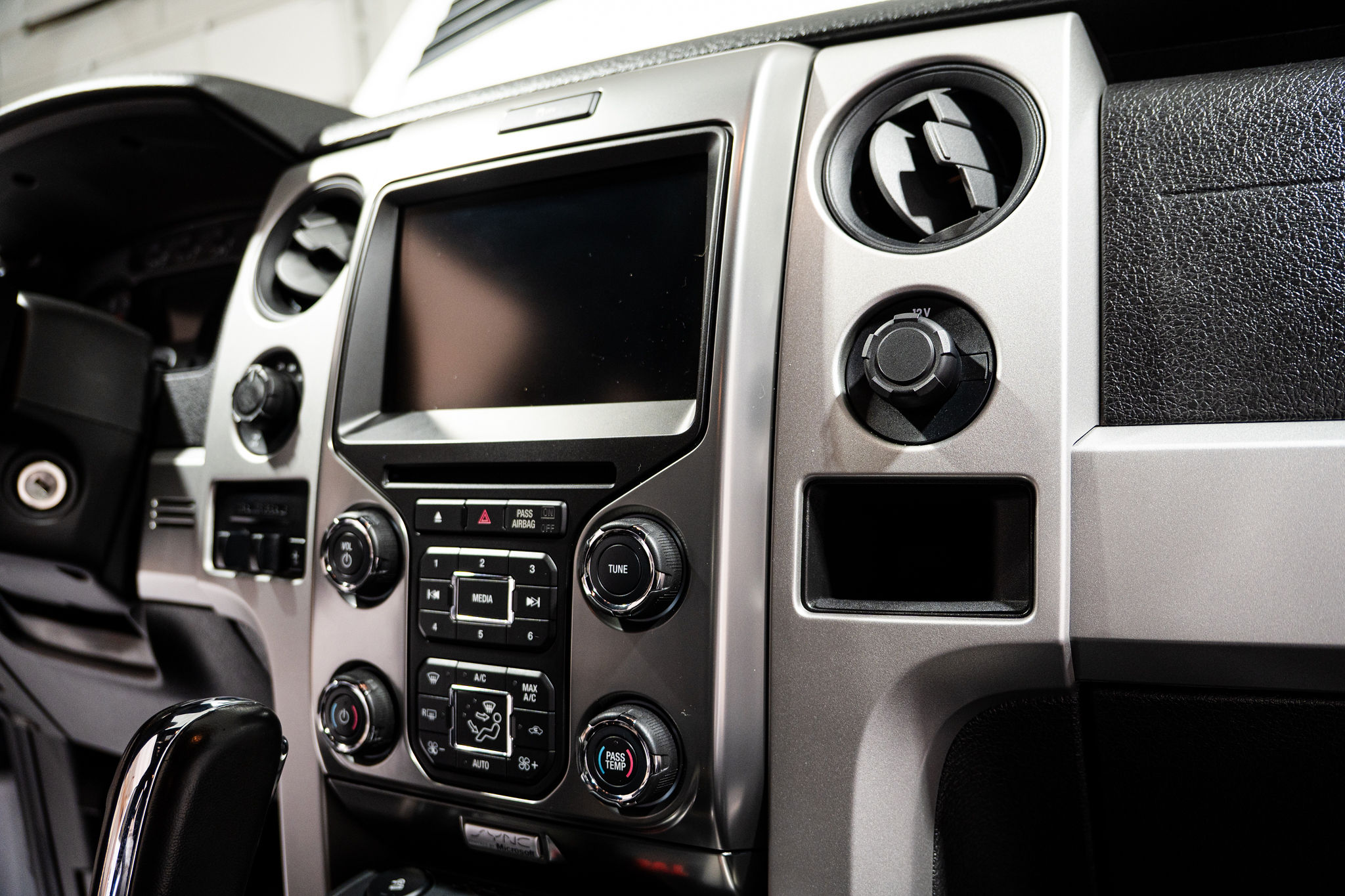2014 Ford F-150 SVT Raptor Exterior 2