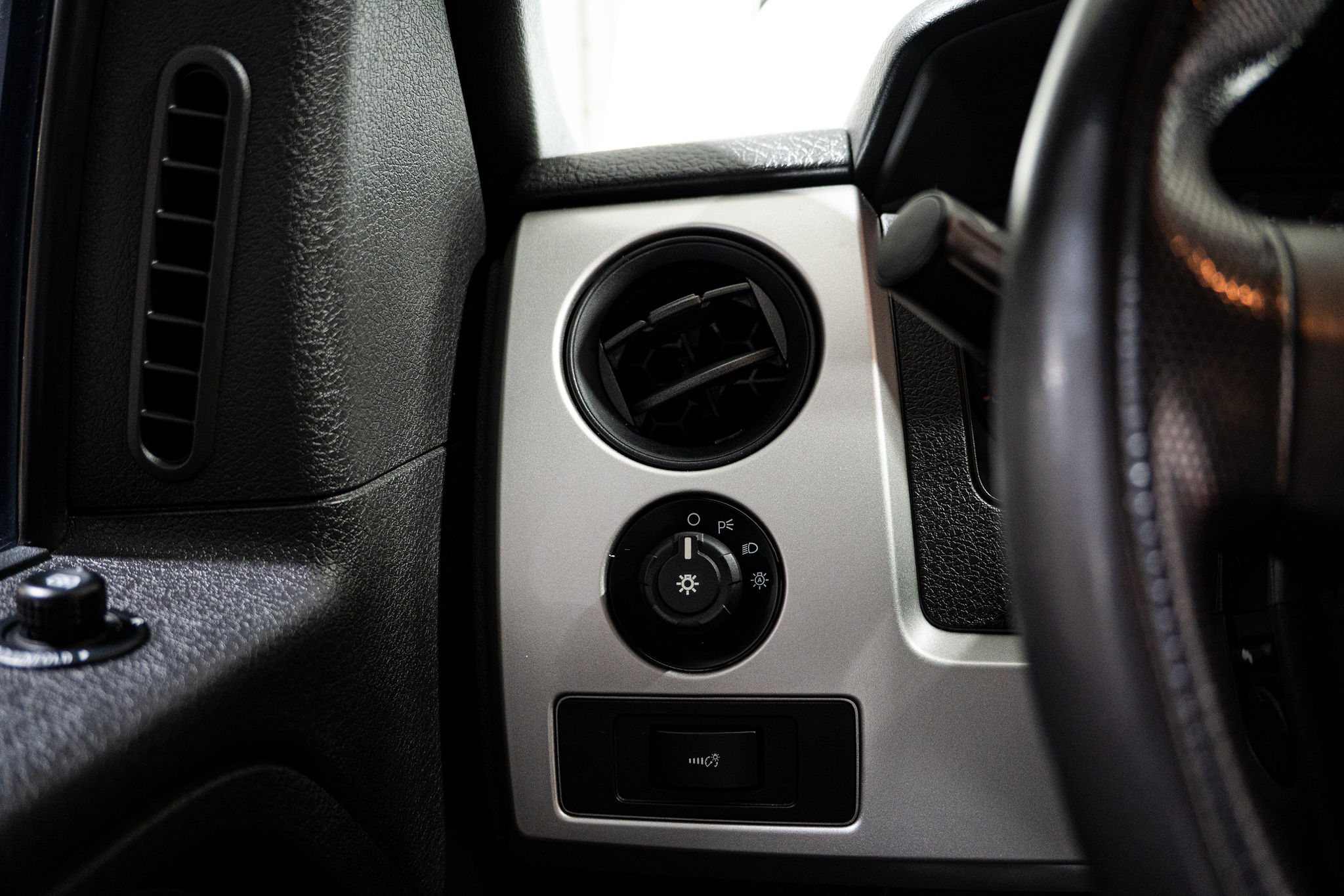 2014 Ford F-150 SVT Raptor Exterior 7