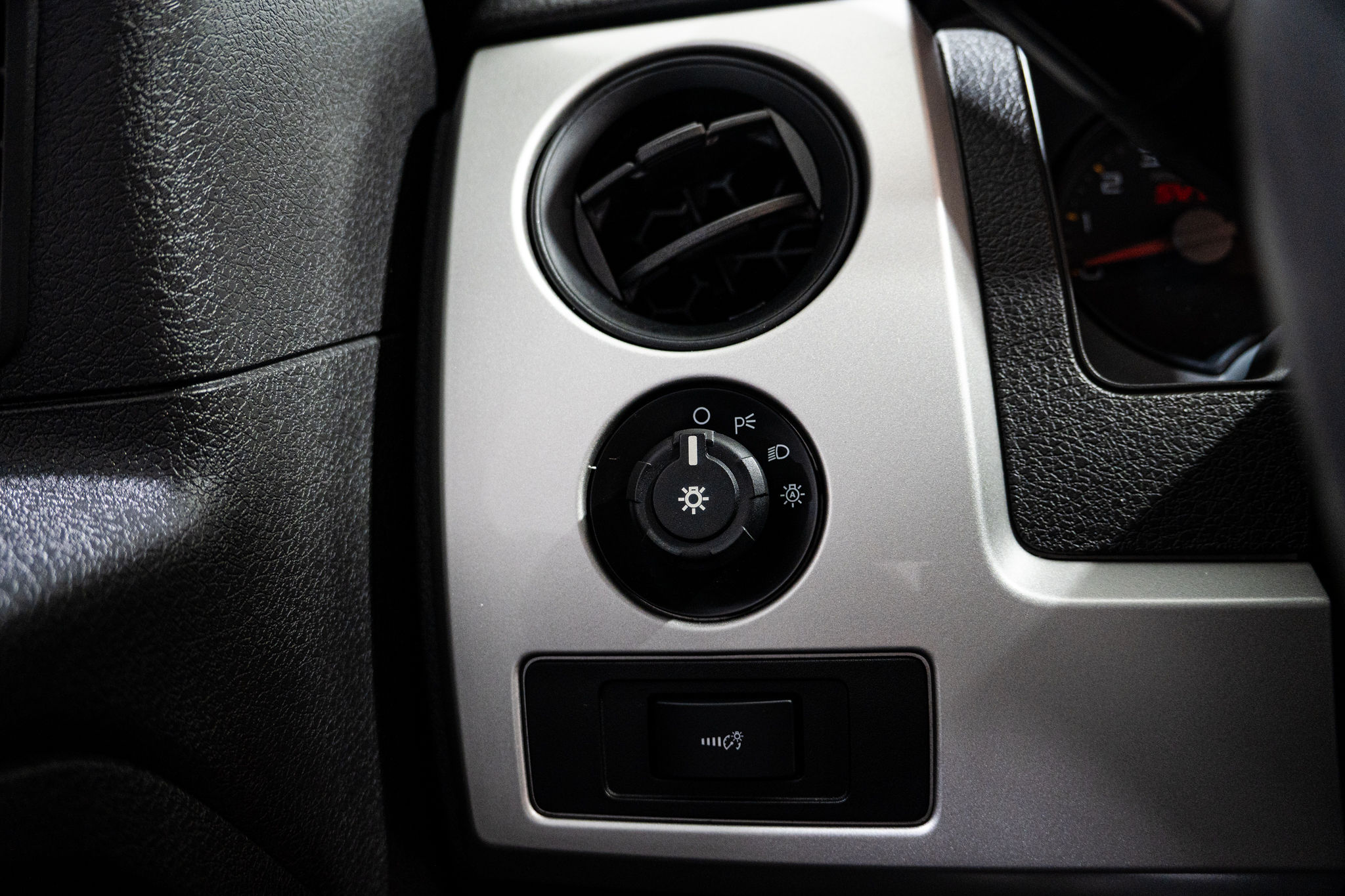 2014 Ford F-150 SVT Raptor Exterior 8