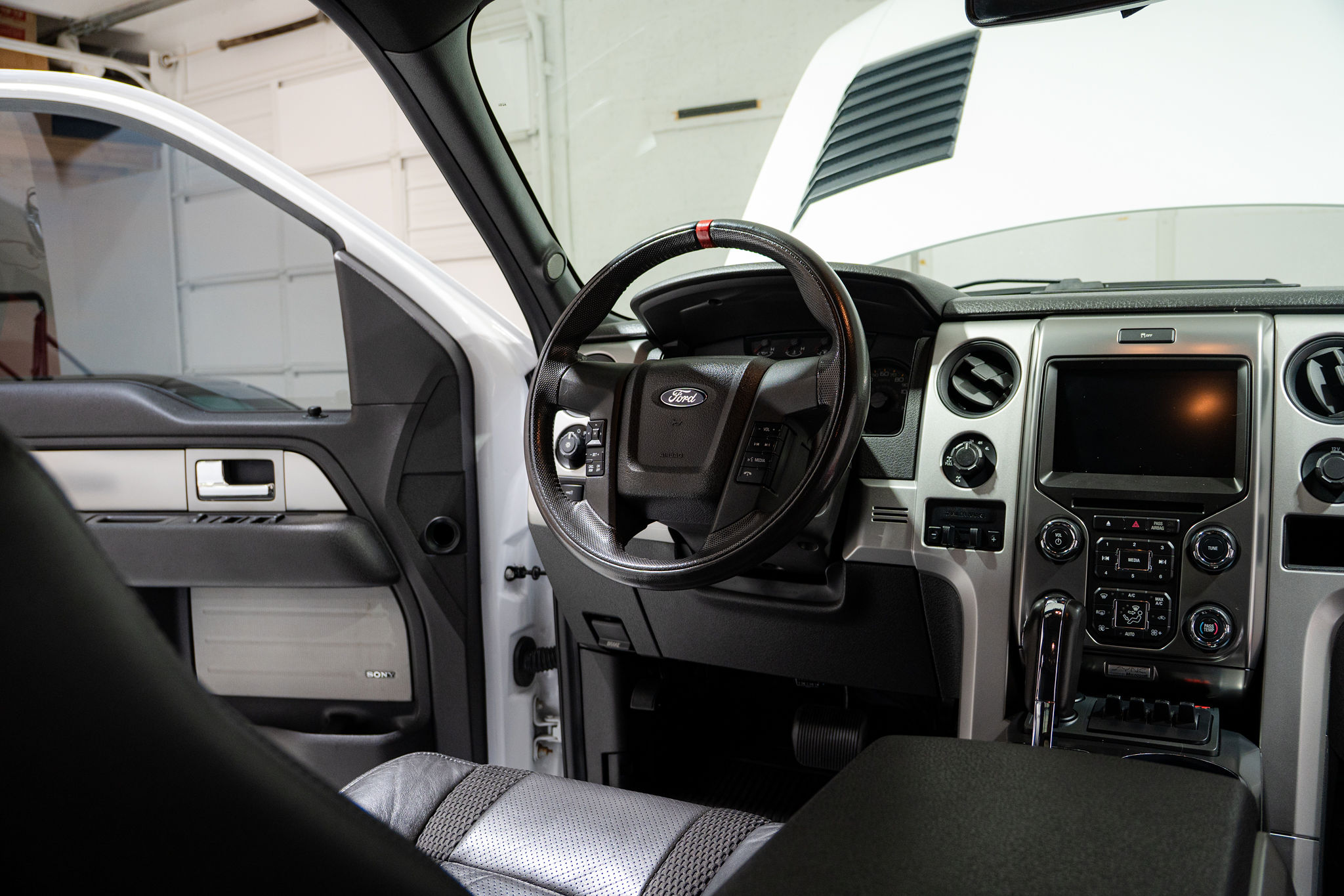 2014 Ford F-150 SVT Raptor Exterior 19