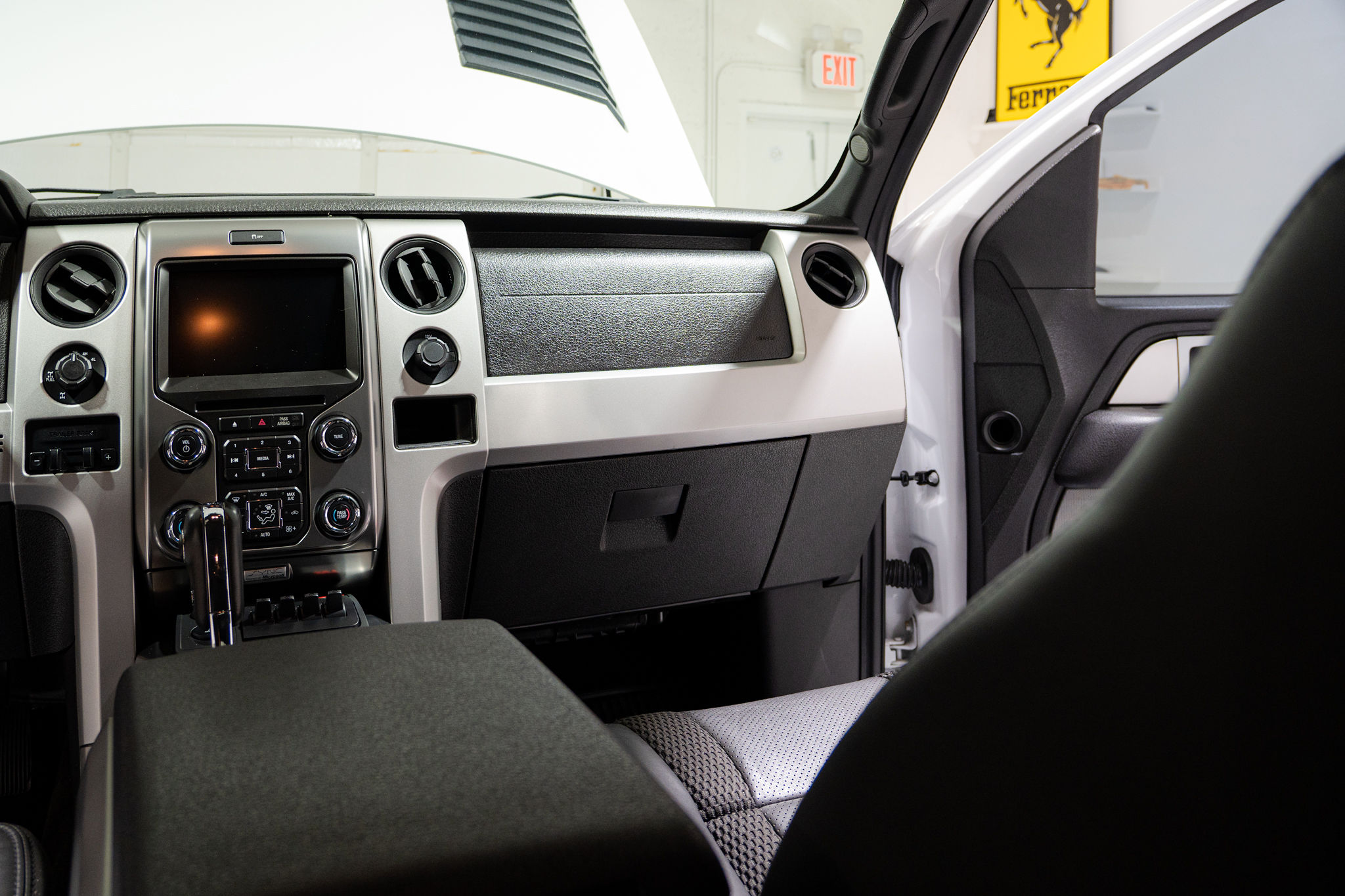 2014 Ford F-150 SVT Raptor Exterior 20