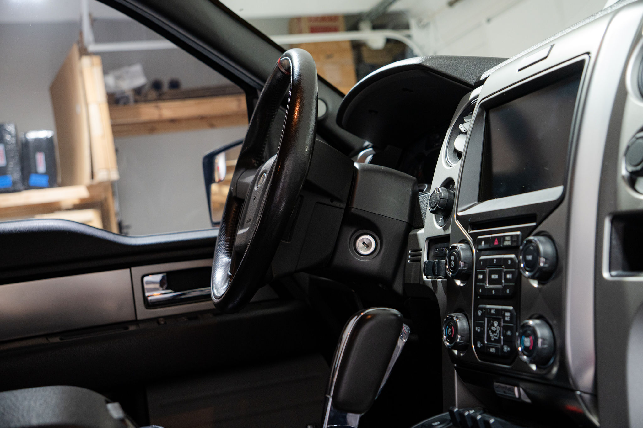 2014 Ford F-150 SVT Raptor Exterior 23