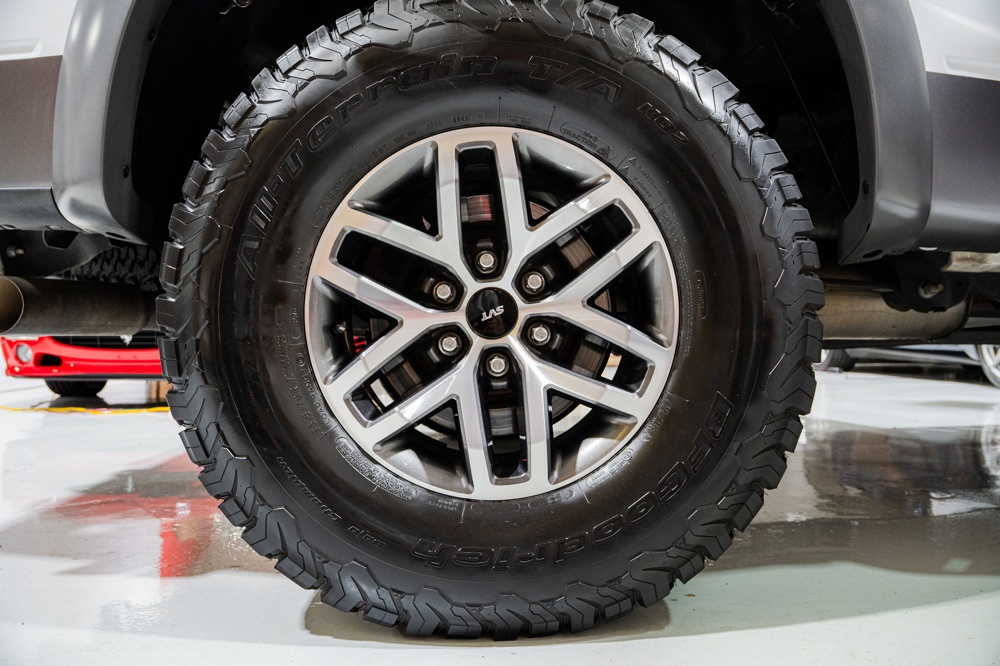 2014 Ford F-150 SVT Raptor Exterior 35