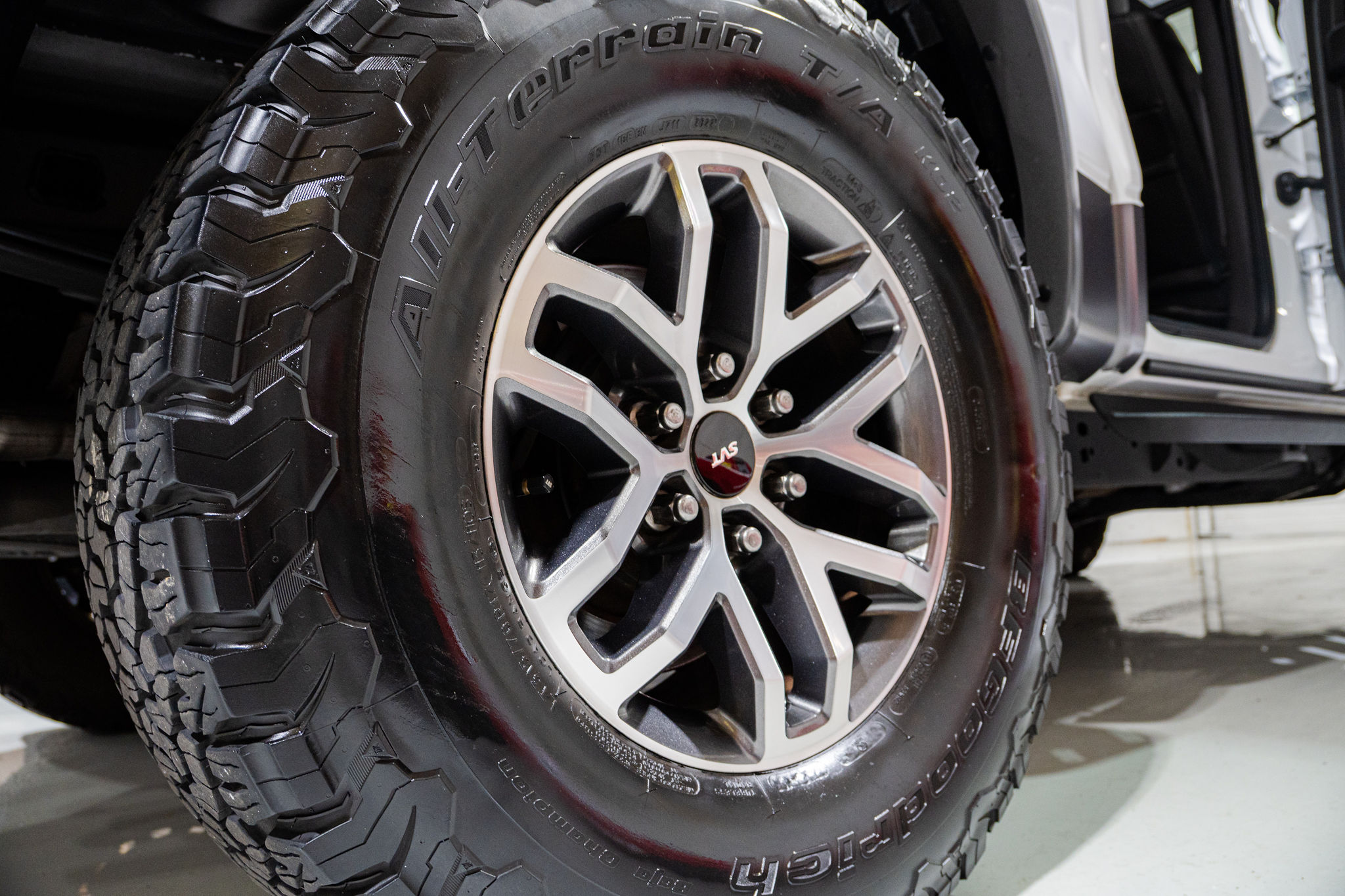 2014 Ford F-150 SVT Raptor Exterior 36