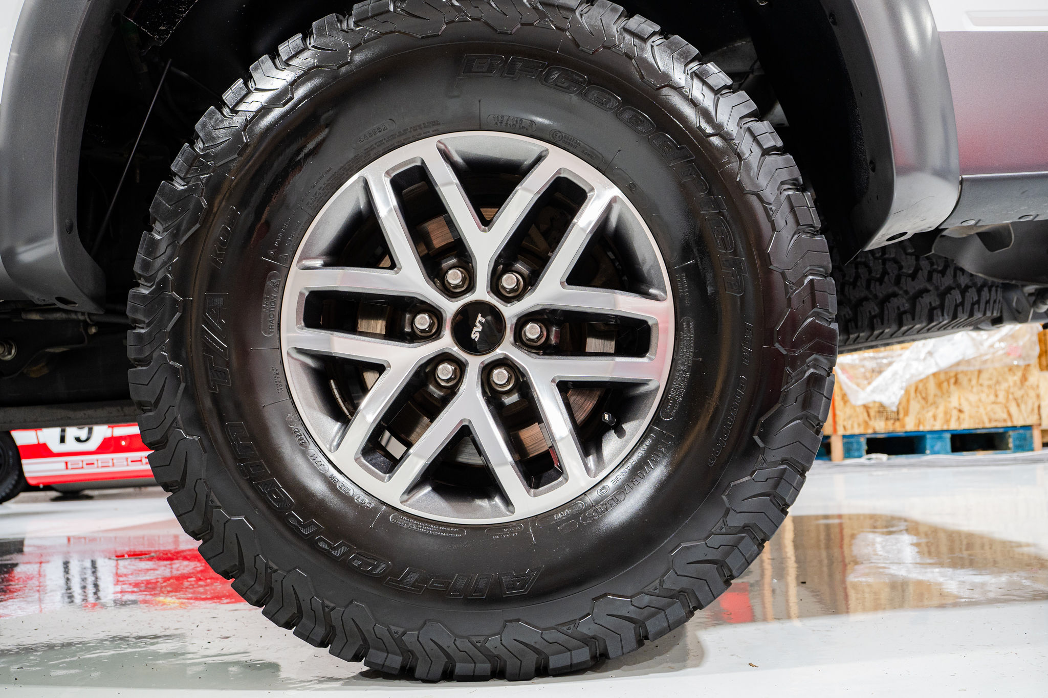 2014 Ford F-150 SVT Raptor Exterior 39