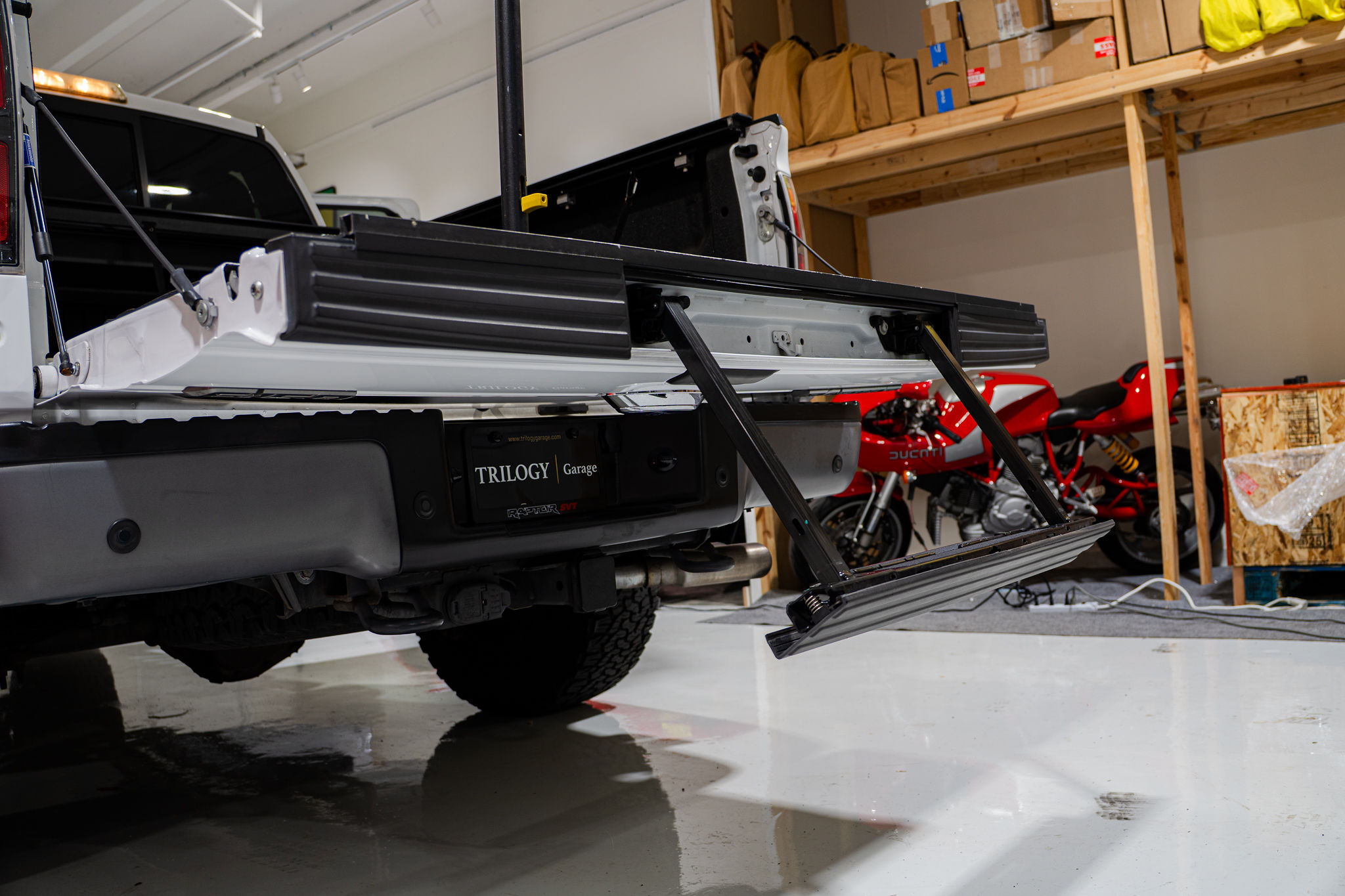 2014 Ford F-150 SVT Raptor Exterior 43