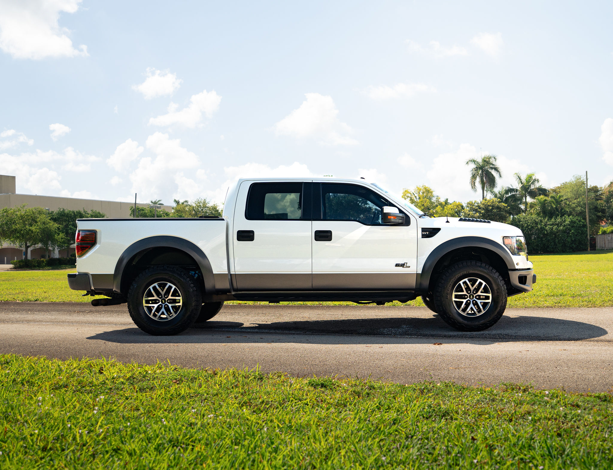 2014 Ford F-150 SVT Raptor Exterior 81