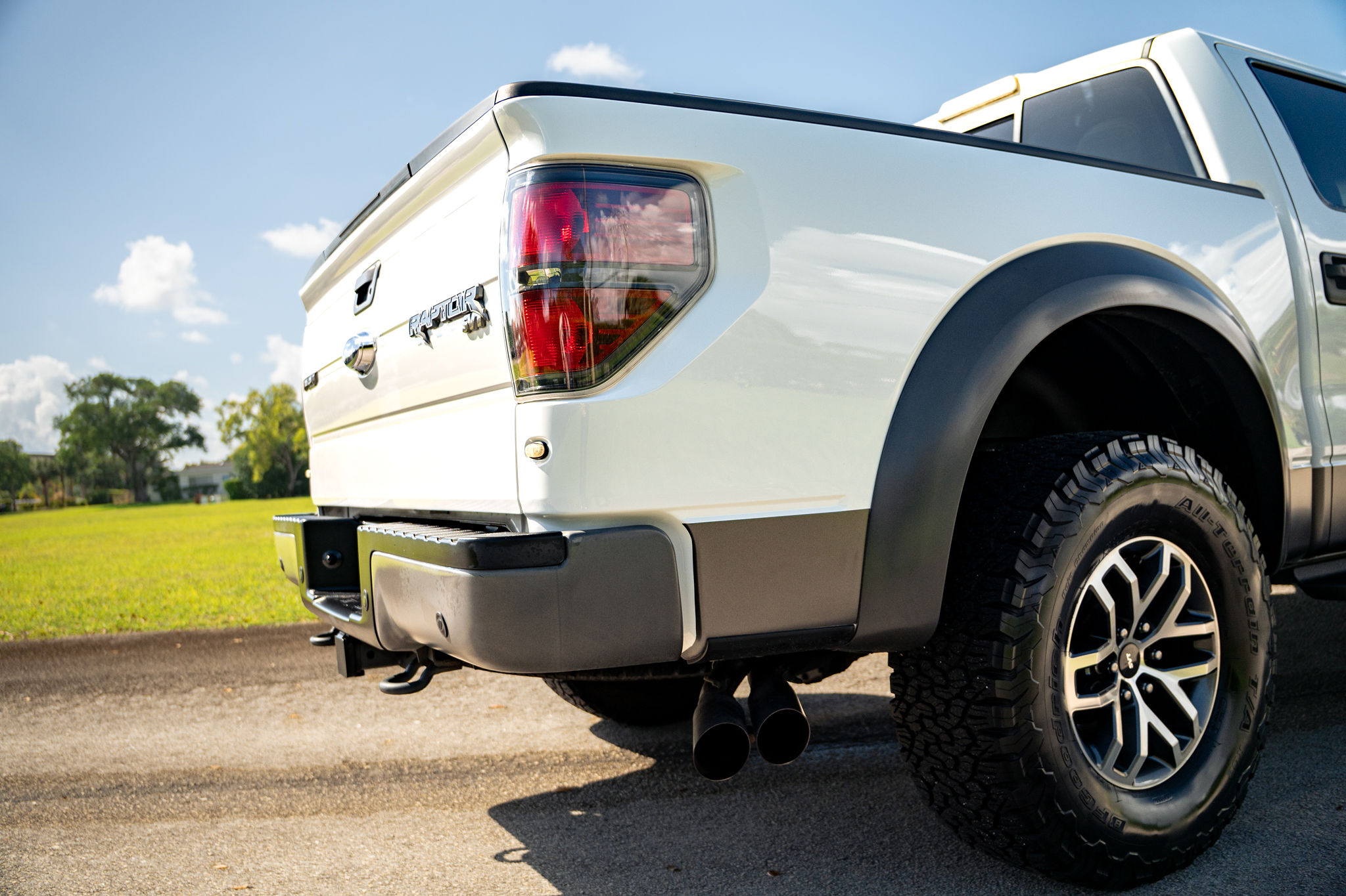 2014 Ford F-150 SVT Raptor Exterior 88