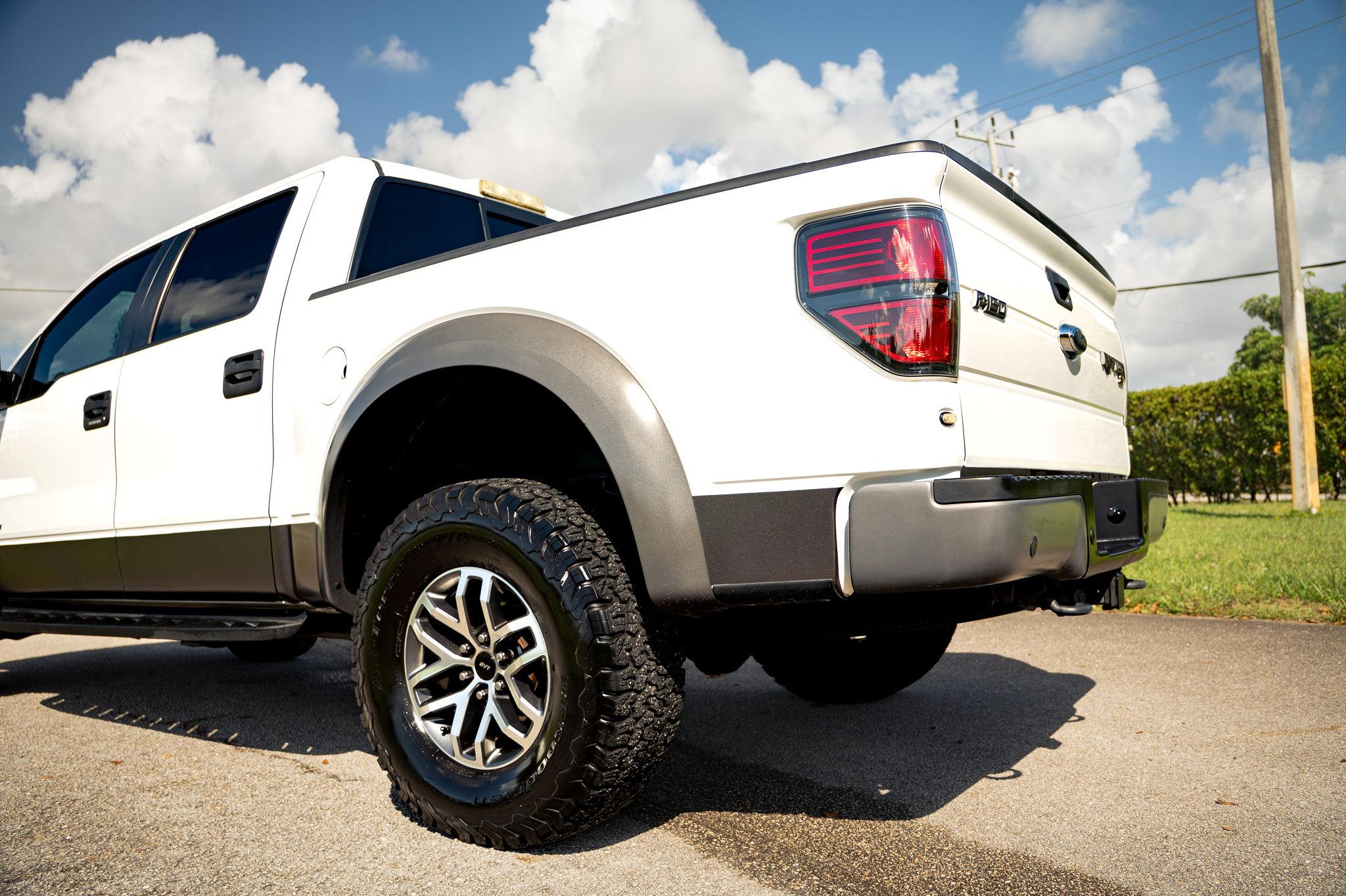 2014 Ford F-150 SVT Raptor Exterior 89