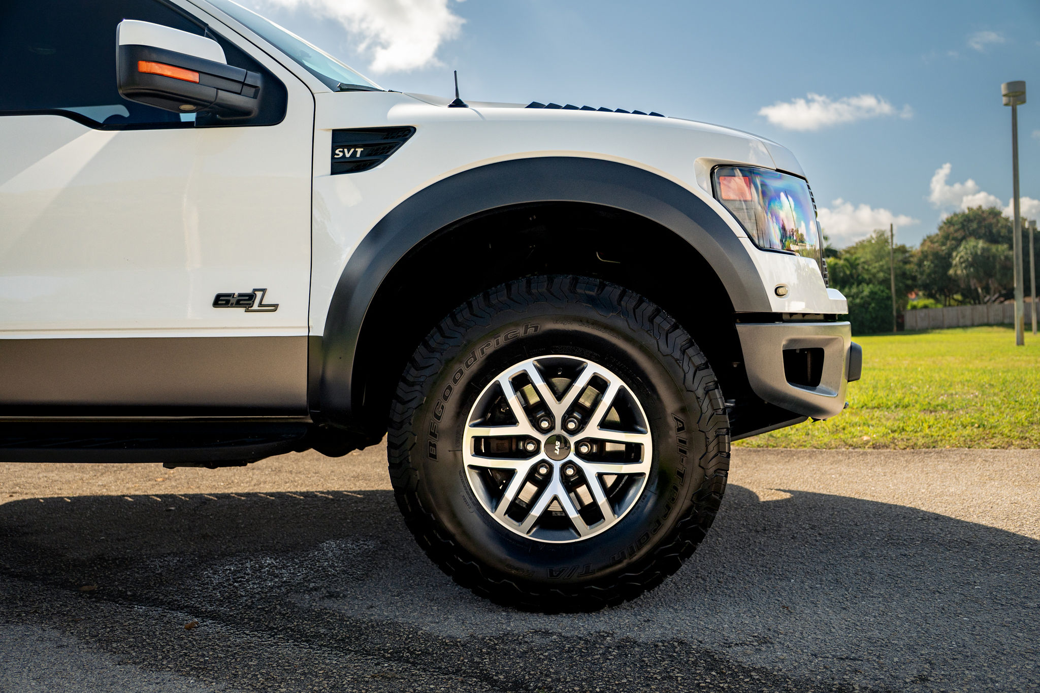 2014 Ford F-150 SVT Raptor Exterior 90