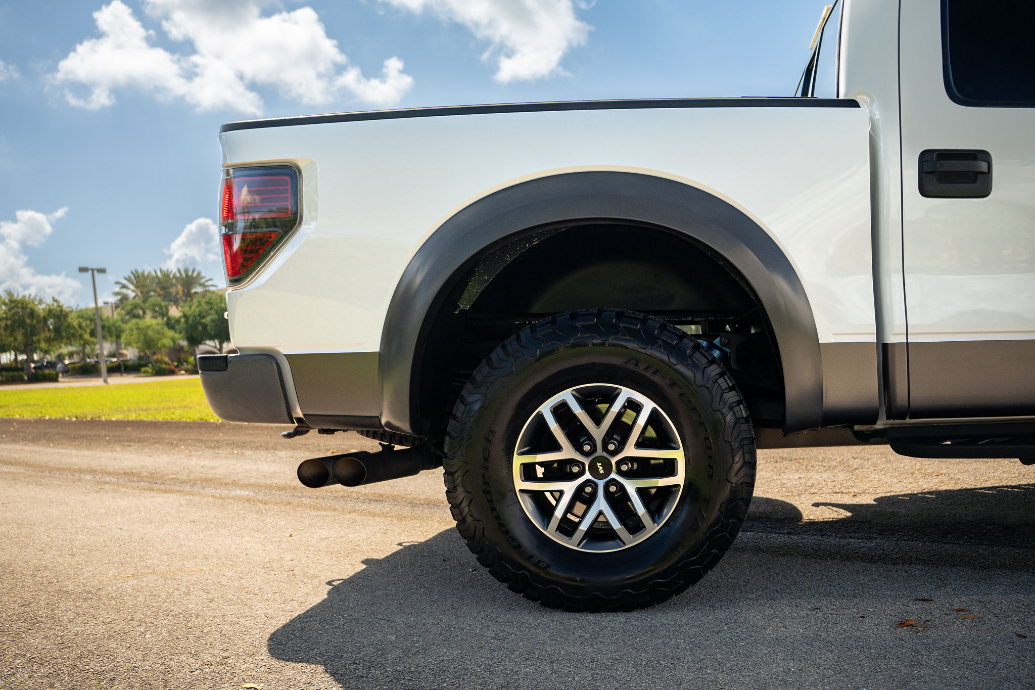 2014 Ford F-150 SVT Raptor Exterior 91