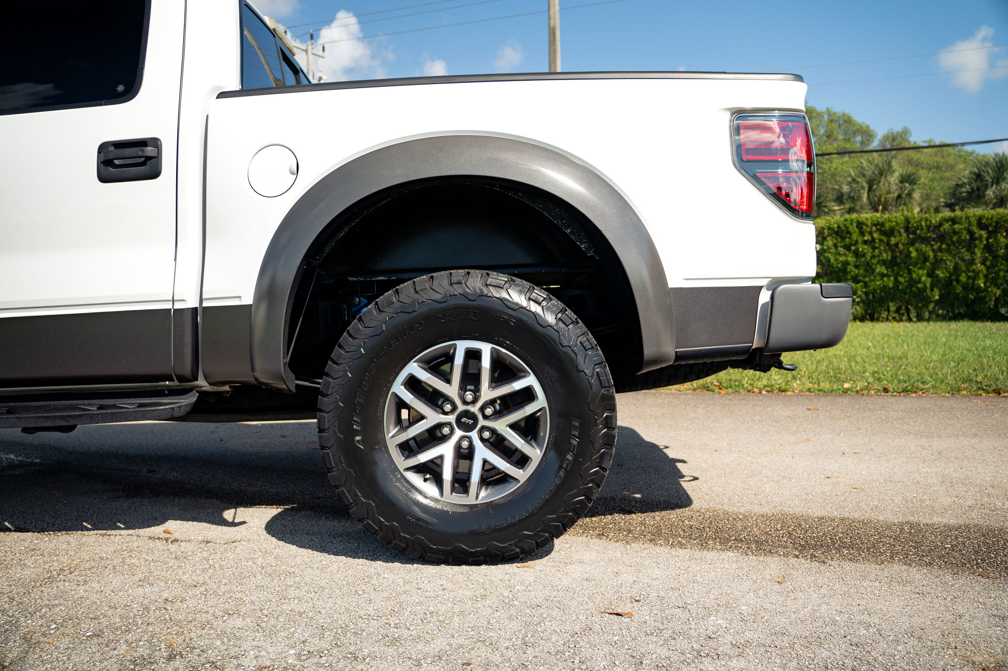 2014 Ford F-150 SVT Raptor Exterior 92