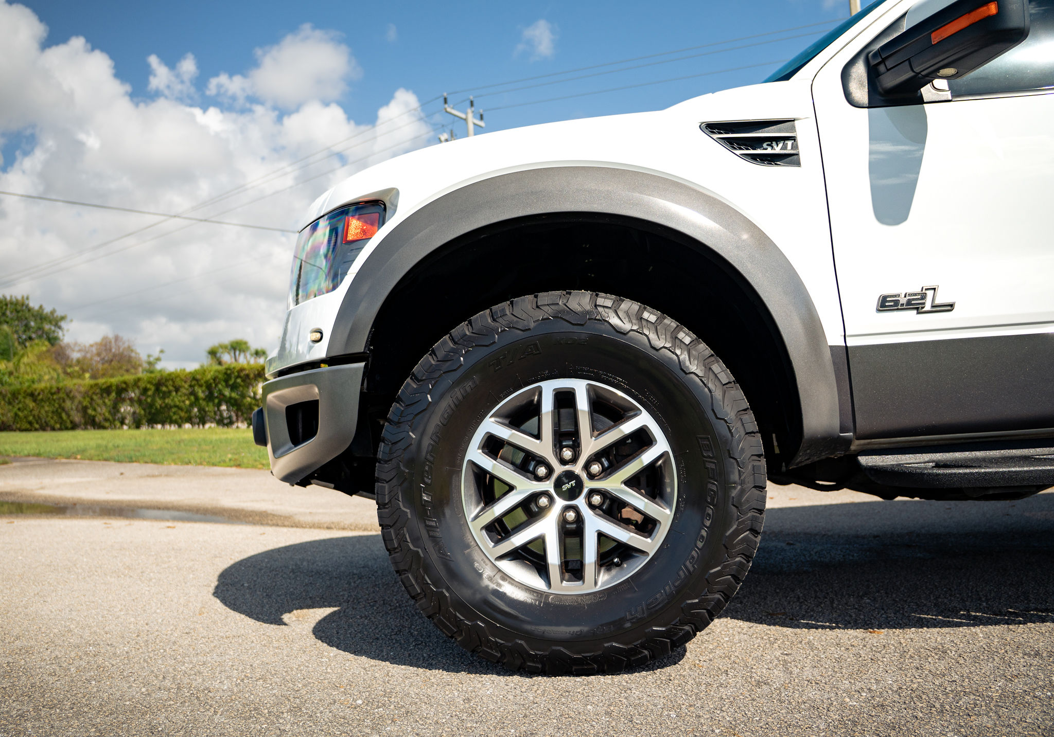 2014 Ford F-150 SVT Raptor Exterior 93