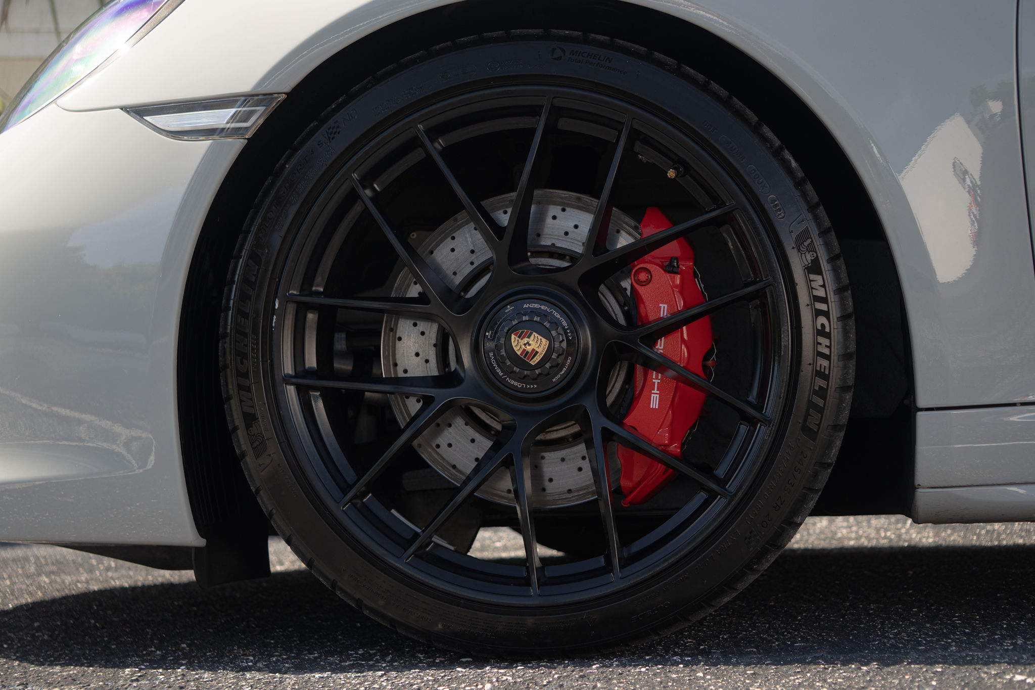 2017 Porsche 911 Targa 4 GTS Exterior 4