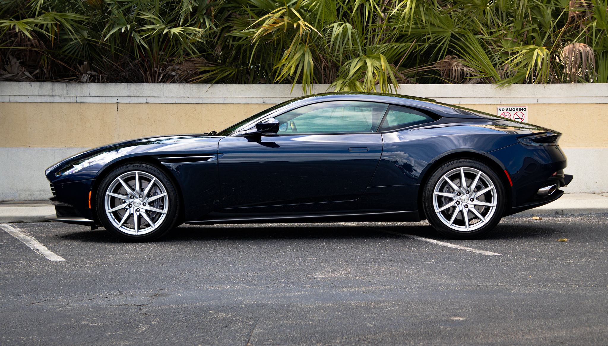 2018 Aston Martin DB11 V12 Exterior 3